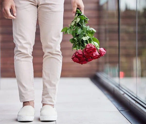 Love Legs Man Bouquet Flowers Date Romance Hope Valentines Day — Stock Photo, Image