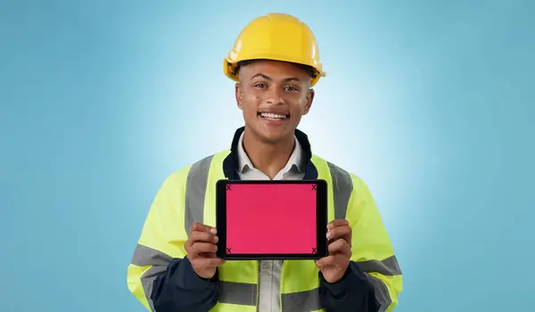 Engineering Man Tablet Scherm Mockup Voor Industriële Presentatie Van Renovatie — Stockfoto