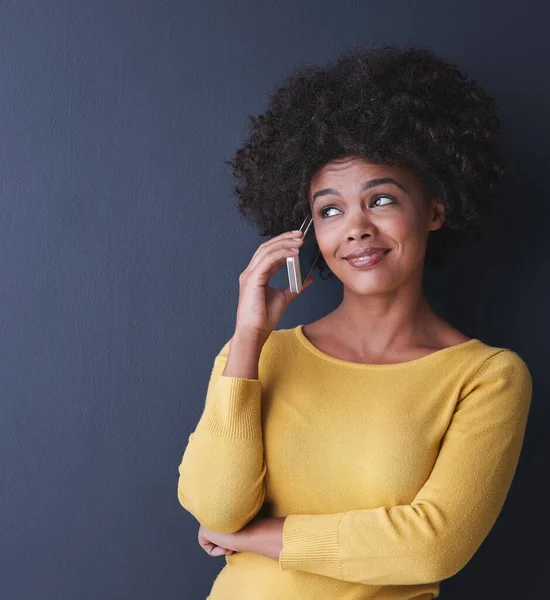 Mujer Negra Pensamiento Llamada Telefónica Con Ideas Dudas Emoji Confuso —  Fotos de Stock