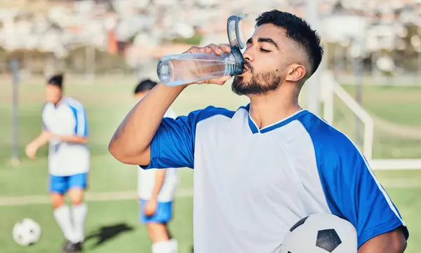 Fútbol Atleta Hombre Beber Agua Aire Libre Campo Deportes Para —  Fotos de Stock