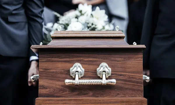 Coffin Personas Funeral Con Muerte Dolor Servicio Con Familia Llevan —  Fotos de Stock
