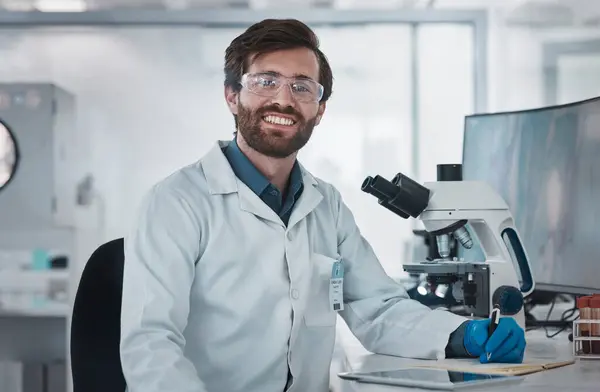 Científico Retrato Hombre Con Ciencia Investigación Laboratorio Para Innovación Médica — Foto de Stock