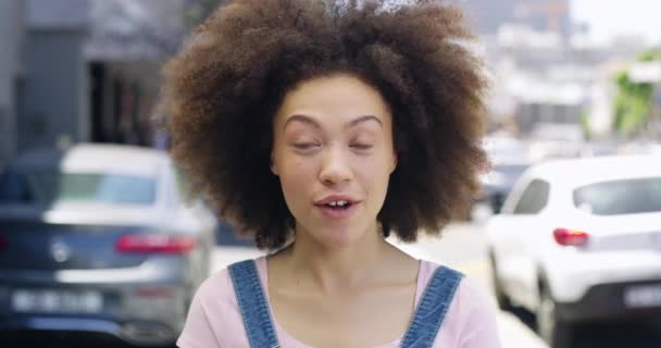 Обличчя Щаслива Жінка Інтерв Вулиці Політична Думка Спілкування Опитування Портрет — стокове відео