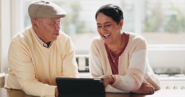 Tablet Home Senior Couple Laughing Together Web Online Website Joke — Stock Video