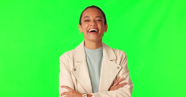 Tela Verde Feliz Rosto Uma Mulher Estúdio Com Uma Flerte — Vídeo de Stock