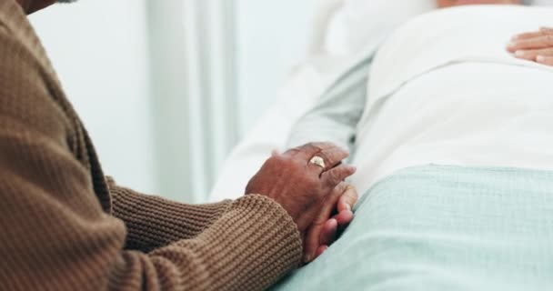 Bergandengan Tangan Pasangan Dan Pasien Yang Nyaman Dengan Kanker Sakit — Stok Video