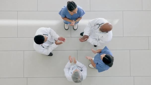 Jubelapplaus Kreis Oder Glückliche Menschen Ärzte Oder Gruppe Feiern Krankenhauserfolge — Stockvideo