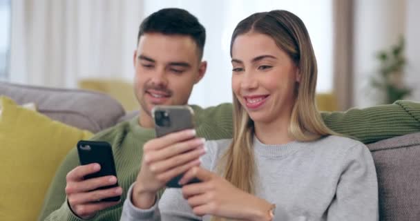 Internet Talking Couple Phone Home Sofa Connection Communication Chat Young — Stock Video