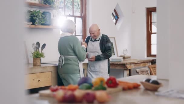 Gotowanie Kawa Para Seniorów Kuchni Lunch Kolację Romantyczną Kolację Razem — Wideo stockowe