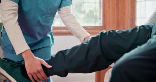 Sjukgymnastik Senior Man Och Ben Stretch Med Hand Och Wellness — Stockvideo