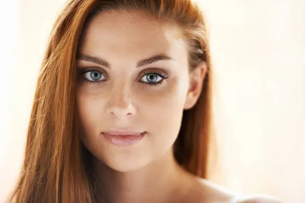 Saç Bakımı Portre Doğal Güzellikte Bir Model Cilt Bakımı Stüdyoda — Stok fotoğraf