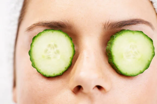 Woman Face Cucumber Eyes Wellness Cosmetic Spa Therapy Closeup Relax — Stock Photo, Image