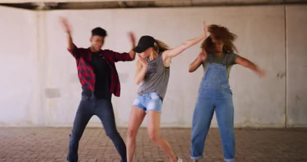 Танцоры Друзья Улицы Вместе Хип Хопа Движения Шагов Выступления Разнообразия — стоковое видео