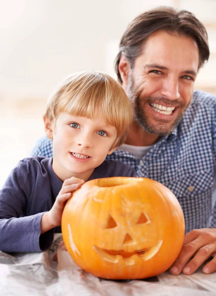 Proud Jack Lantern Portrait Father Son Carved Pumpkin Halloween — Stock Photo, Image