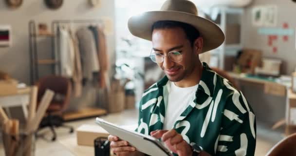 Commerce Mode Man Met Tablet Kantoor Mail Creatieve Kleine Ondernemer — Stockvideo