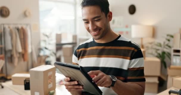 Levering Verzending Man Tablet Voor Online Winkelen Logistiek Commerce Digitale — Stockvideo