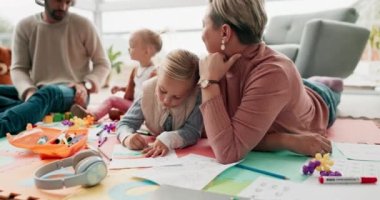 Ebeveynler, çocuklar ve aile evinde birlikte resim çizmek, bağ kurmak, öğretmek ve birlikte öğrenmek için. Renkli kalem, kağıt ve baba, anne ve çocuklar kalkınma, kaliteli zaman ve destek için yaratıcı oyun.