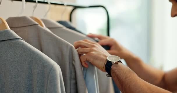 Adamım Takım Elbise Elbise Rafları Alışveriş Merkezlerinde Satışta Arama Kontrol — Stok video
