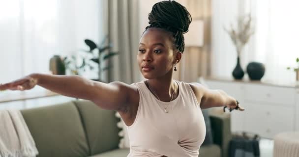 Dom Rozciąganie Czarna Kobieta Fitness Ćwiczenia Wellness Jogą Salonie Afrykańska — Wideo stockowe