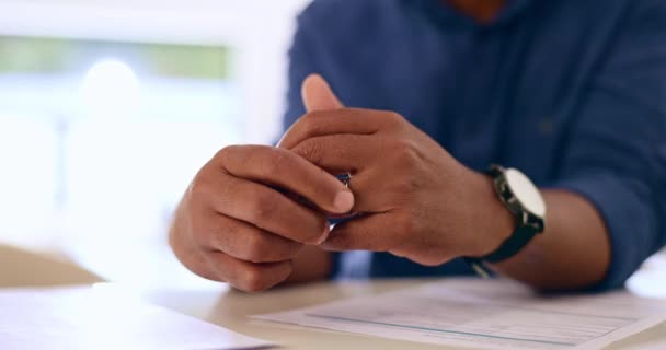 Orang Tangan Dan Cincin Dalam Perceraian Dokumen Pengajuan Atau Kecurangan — Stok Video