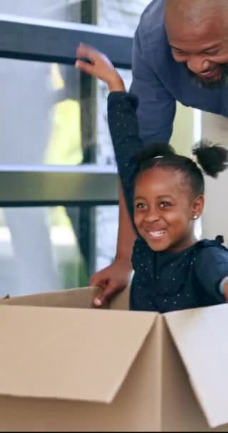 Otec Dívka Nebo Hraní Krabici Nového Domova Těšíme Nemovitosti Nebo — Stock video