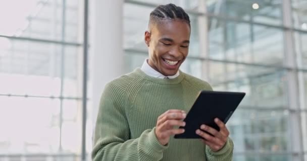 Ofis Internet Üzerinden Iletişim Internet Için Mutlu Siyah Adam Sosyal — Stok video