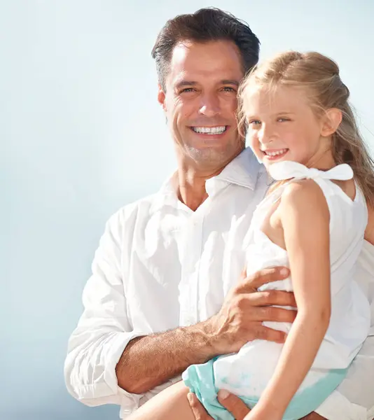 Shes Daddys Little Girl Happy Father Carrying His Adorable Daughter — Stock Photo, Image
