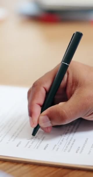 Seguro Escrita Mãos Com Documento Para Assinar Pedido Checklist Contrato — Vídeo de Stock