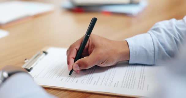 Seguro Escrita Mãos Com Contrato Para Assinar Pedido Lista Verificação — Vídeo de Stock