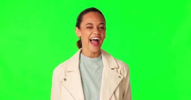 Geschäftsfrau Augenzwinkern Und Gesicht Grünem Bildschirm Für Geheime Komische Witze — Stockvideo
