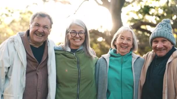 Happy People Senior Friends Embrace Park Love Care Trust Bond — Stock Video