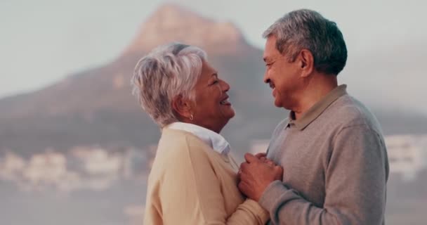 Liebe Tanz Und Glückliches Senioren Paar Strand Für Den Ruhestand — Stockvideo