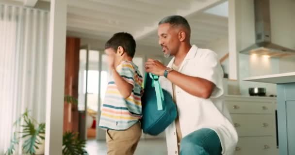 Plecak Ojciec Lub Dziecko Domu Gotowi Pierwszego Dnia Szkoły Edukację — Wideo stockowe