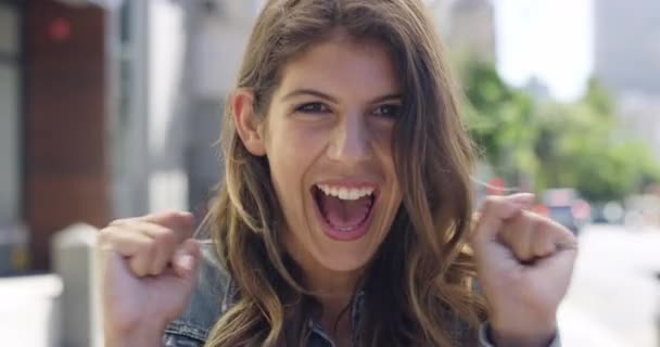 Arc Siker Izgatott Városban Ünneplés Nyertes Szabadtéri Utcán Portré Boldog — Stock videók