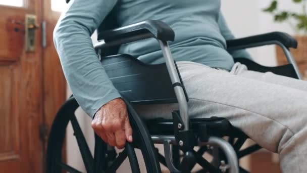 Mann Hände Und Hause Rollstühle Bewegen Lernen Oder Sich Von — Stockvideo