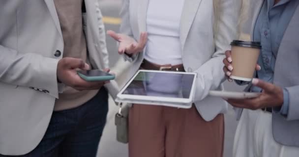 Tablet Technológia Kezek Városi Üzletemberek Csapatmunka Tervező Ingatlanügynök Menetrend Vagy — Stock videók