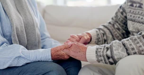 Senior Par Och Hålla Hand För Empati Kärlek Och Vänlighet — Stockvideo