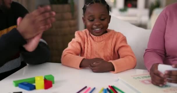 Familie Kind Und Klatsche Für Die Entwicklung Hause Für Schulische — Stockvideo