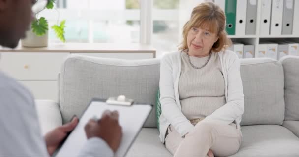 Escritura Psicología Consultoría Con Terapeuta Anciana Para Asesoramiento Apoyo Reunión — Vídeos de Stock