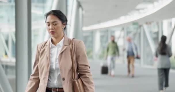 Üzletasszony Séta Portré Repülőtéren Utazás Járat Indulási Ideje Vagy Fut — Stock videók