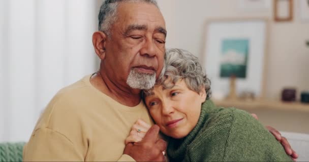 Love Hug Senior Couple Empathy Comfort Security Home Sofa Elderly — Stock Video