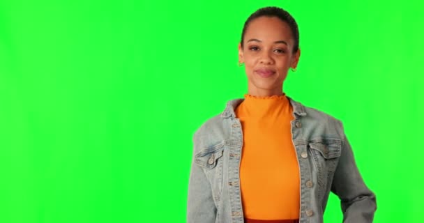 Yeşil Ekran Beni Kadını Ara Stüdyoda Flört Gen Öğrencisinin Portresi — Stok video