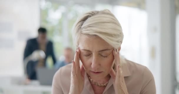 Depression Udbrændthed Eller Moden Forretningskvinde Med Hovedpine Med Træthed Angst – Stock-video