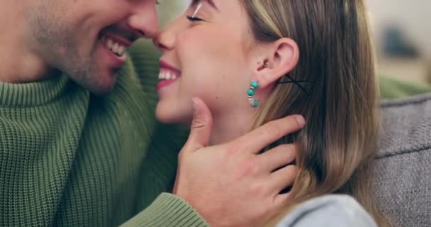 Casal Esquimó Beijo Abraço Com Confiança Amor Homem Mulher Falando — Vídeo de Stock