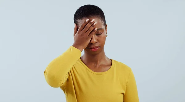 Разочарованная Черная Женщина Головная Боль Стресс Ошибке Неудача Потеря Сером — стоковое фото