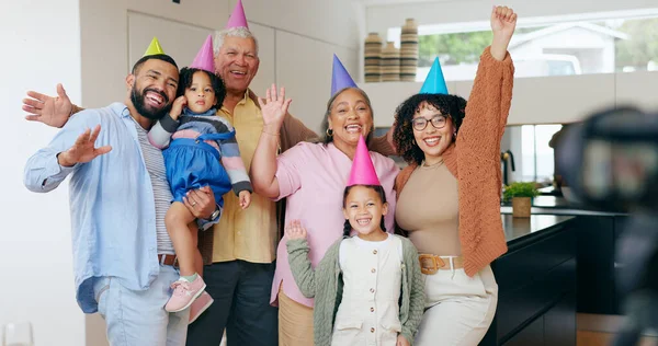 Χαρούμενη Οικογένεια Καπέλα Γενεθλίων Και Φωτογραφία Για Πάρτι Παιδιά Και — Φωτογραφία Αρχείου