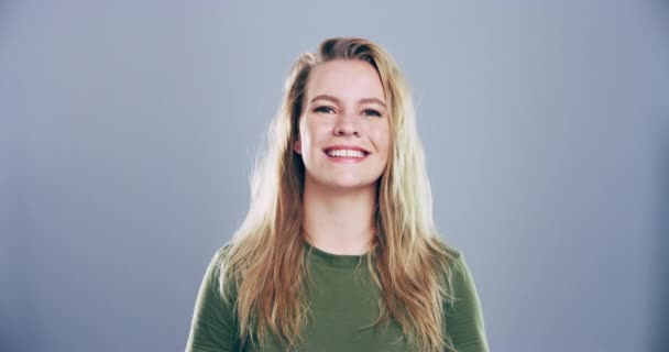 Ansikte Kvinna Student Och Tummen Upp För Framgång Stöd Och — Stockvideo