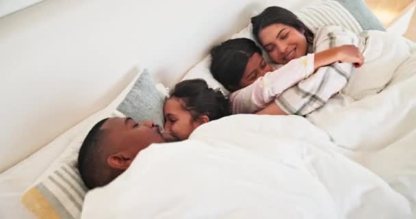 Family Parents Children Wake Bed Love Morning Relax Together Mother — Stock Video