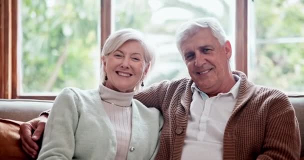 Senior Couple Face Smile Hug Bonding Retirement Sofa Living Room — Stock Video