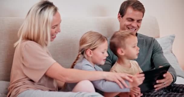 Parents Kids Tablet Bedroom Games Reading Ebook Streaming Cartoon Home — Stock Video